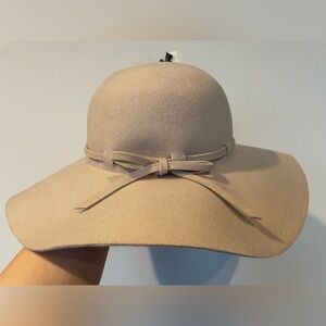 NWT Collection18 100% Wool Women’s Wide-brimmed hat Tan Beige Size OS